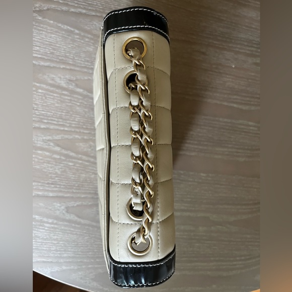 Chanel Square Quilt Flap Bag Vintage - Picture 10 of 16